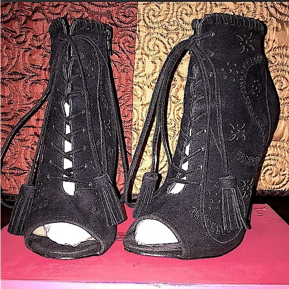 (EUC) Shoe Dazzle Cheyenne Black Suede Stiletto Ankle High Boots - Picture 2 of 7